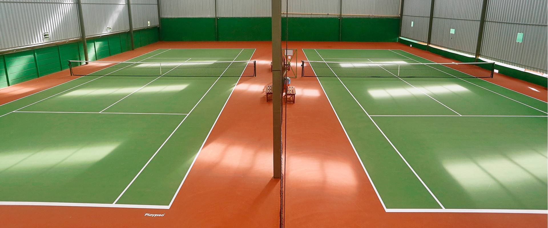 Quadras cobertas do HB Tennis Center