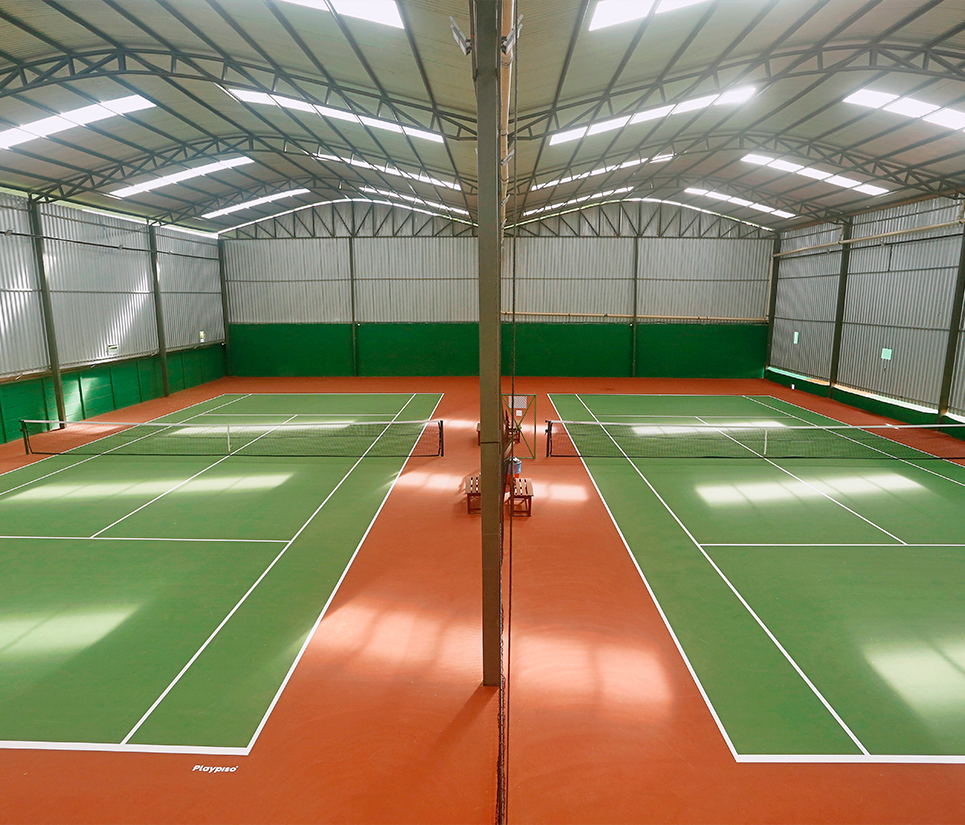 Quadras cobertas do HB Tennis Center